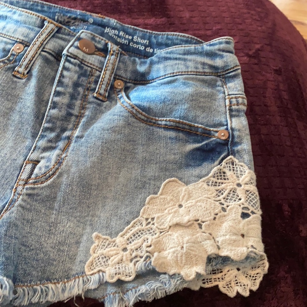 Mossimo high rise Jean shorts with lace🔴 - Picture 3 of 6